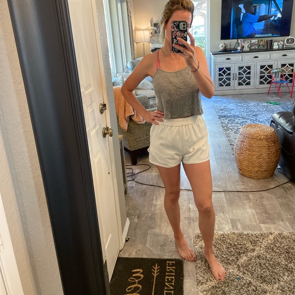 NWT Aqua Brand Pull On Scalloped High Waisted Shorts - Picture 7 of 13